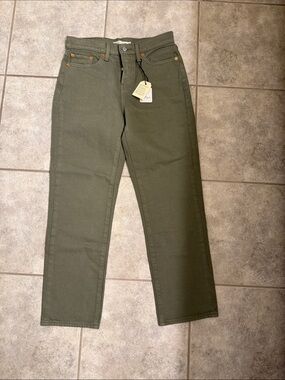 Levi's Olive Green Women's crop Jeans size 28